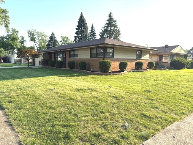 Building Photo - 860 Madelyn Dr