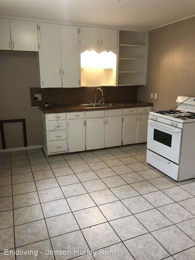 Building Photo - 3 br, 1 bath House - 350 E Cottonwood