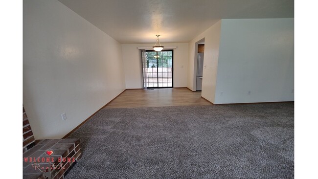 Foto del edificio - Great 3 bedroom rambler, Newer carpet, Lar...