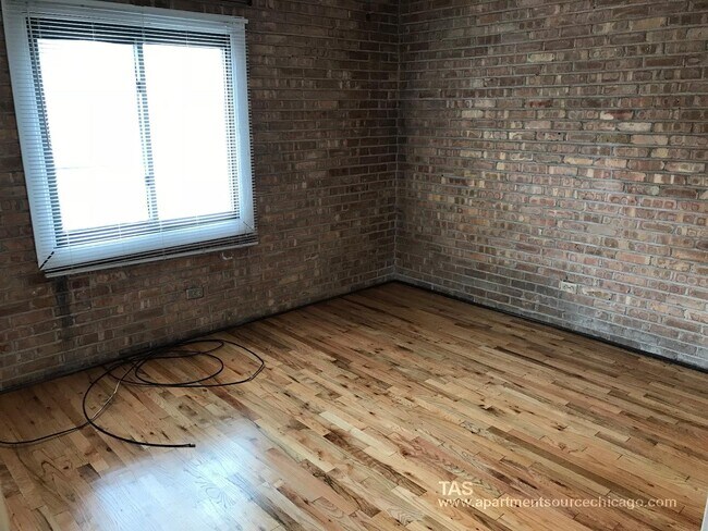 Foto del edificio - 715 W Diversey Pky
