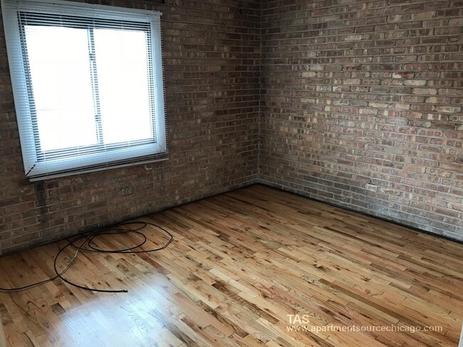 Building Photo - 715 W Diversey Pky