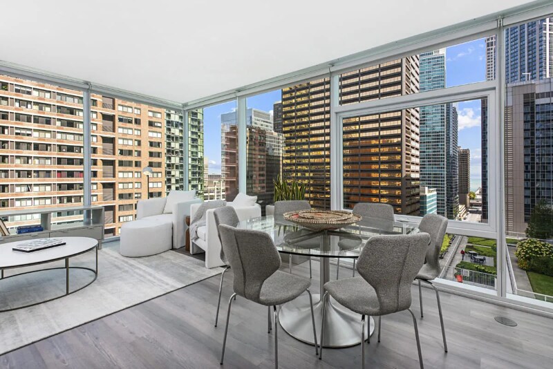 Foto principal - 225 E Grand Ave