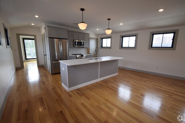 Building Photo - 15 Maywood St