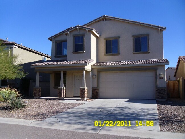 Building Photo - Available Now! 6 bed 3 bath, 3,250 SFT hou...