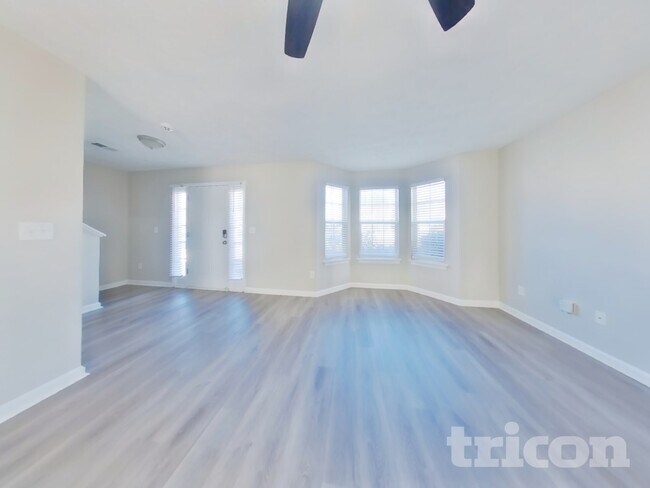 Foto del edificio - 2492 Feathertree Ln