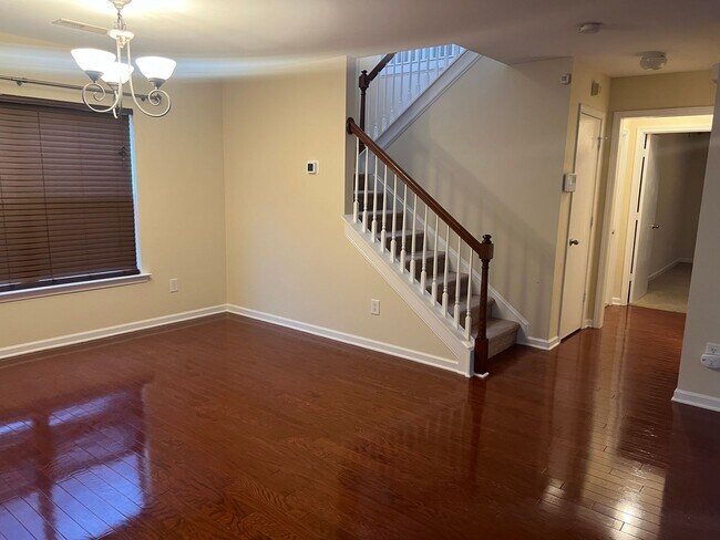 Foto del edificio - 4 Bed | 2.5 Bath House in Durham - Fenced ...