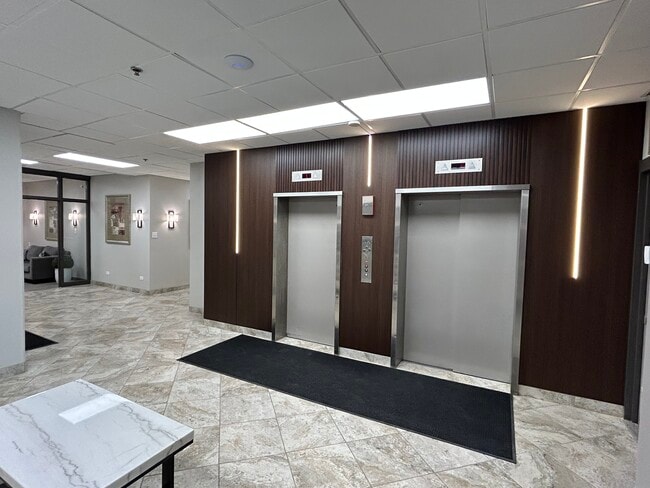 Foto del edificio - Bays Tower Apartments