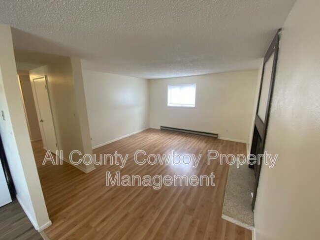 Building Photo - 704 Ferris Ct