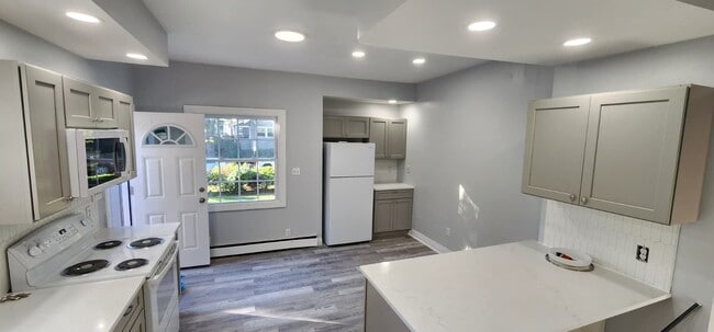 Building Photo - 85 Winspear Ave