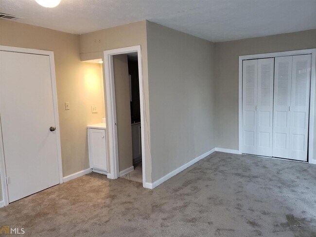 Building Photo - 3556 Panthersville Rd