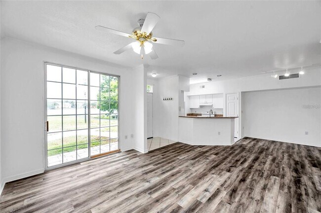 Foto del edificio - 9602 Lake Chase Island Way