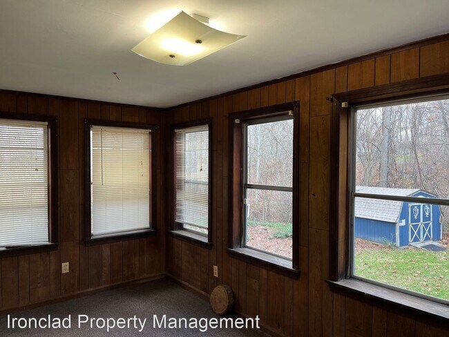 Foto del edificio - 4 br, 1 bath House - 303 East Village Rd