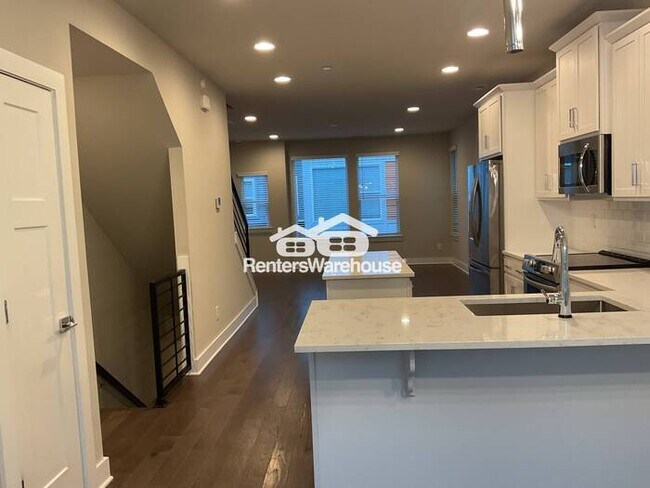 Foto del edificio - ***NOW OFFERING 1 MONTH FREE RENT WITH LEASE SIGNED BY 1/31/2026*** Stunning 2 Bed / 2.5 Bath End...