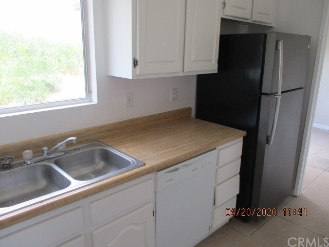 Building Photo - 27663 Genevieve Dr