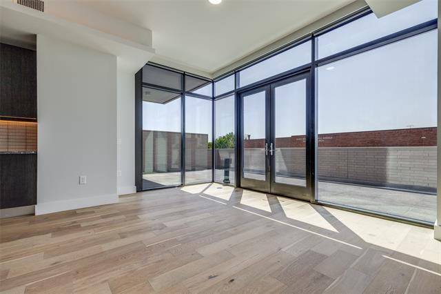 Foto del edificio - 8119 Douglas Ave