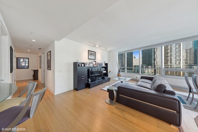 Foto del edificio - 340 E Randolph St
