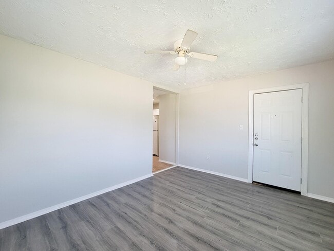 Foto del edificio - 711 Ave A Ave