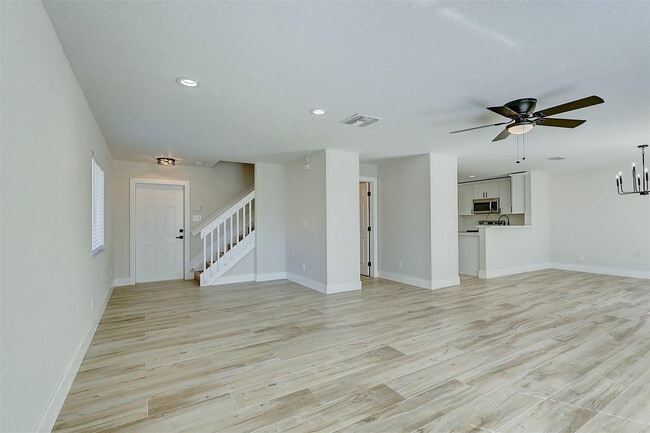 Foto del edificio - 1956 SW Jamesport Dr