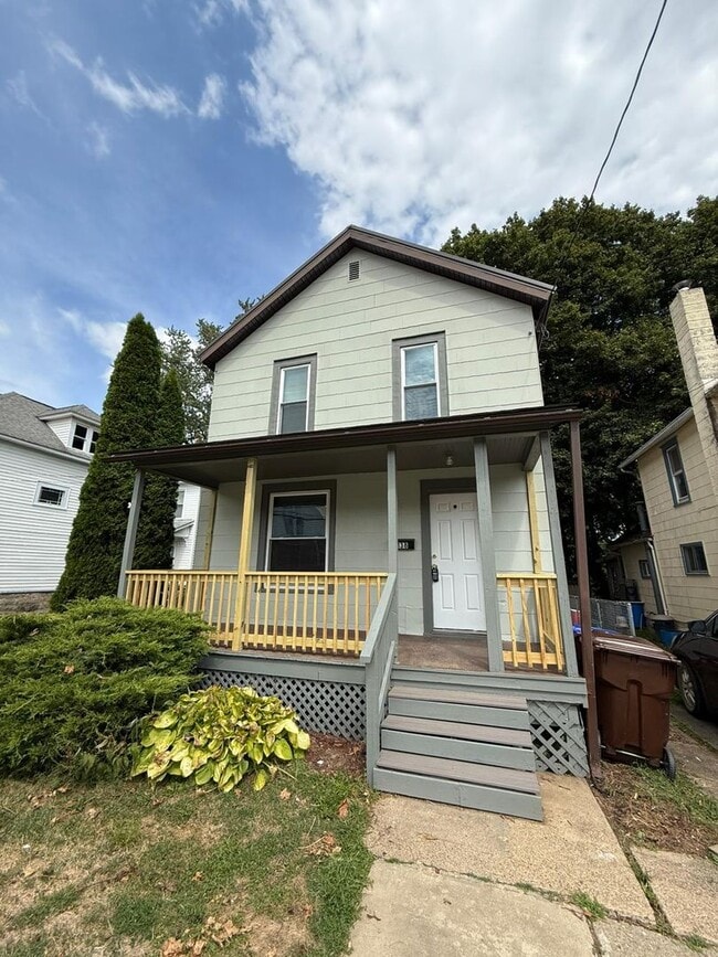 Building Photo - 138 W Bloss St