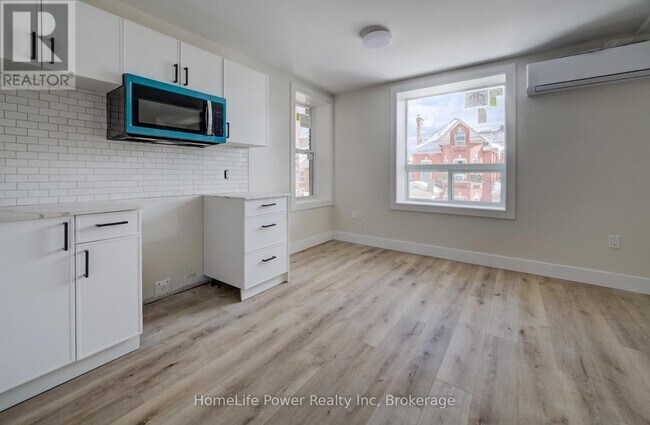 Photo du bâtiment - 22 Grant Ave