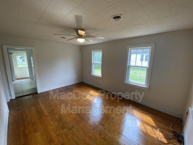 Building Photo - 309 3rd St