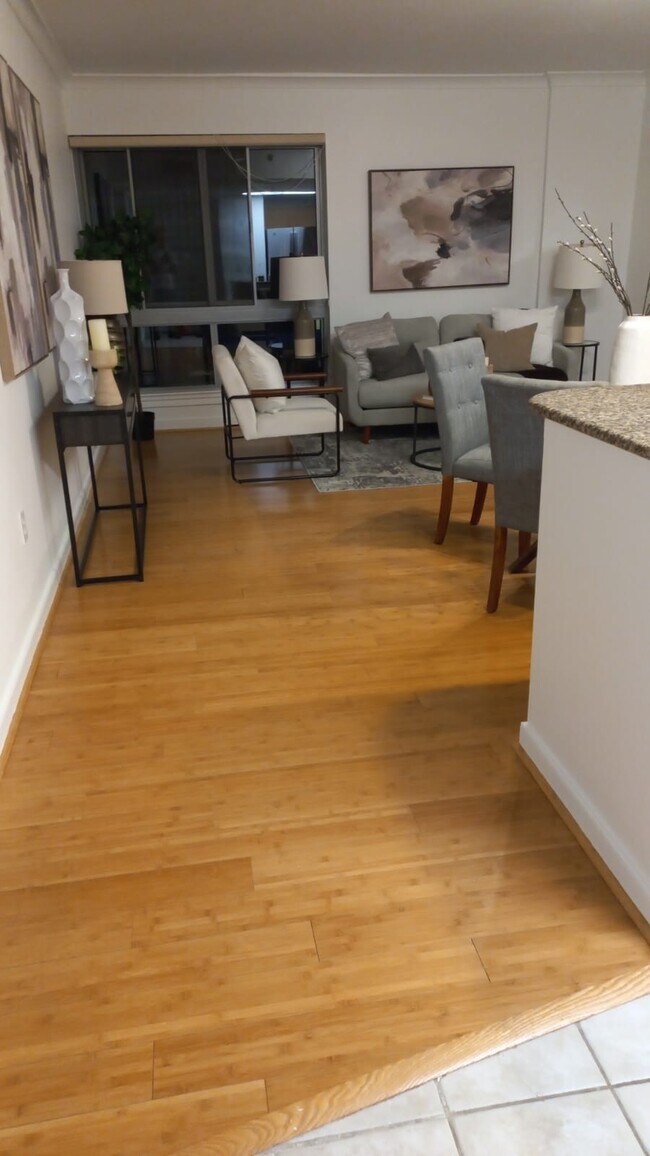 Foto del edificio - 777 7th St NW