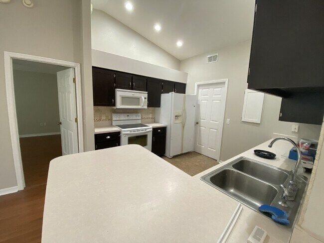 Foto del edificio - South Lakeland Home!