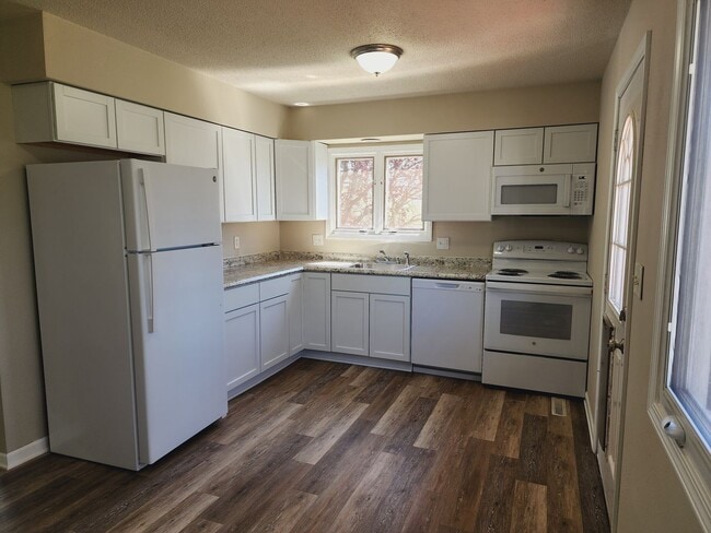 Foto del edificio - 3 Bedroom 2 Bath Home Available in Knoxville