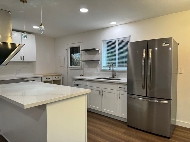 Building Photo - CLICK "REQUEST A TOUR" NOW!