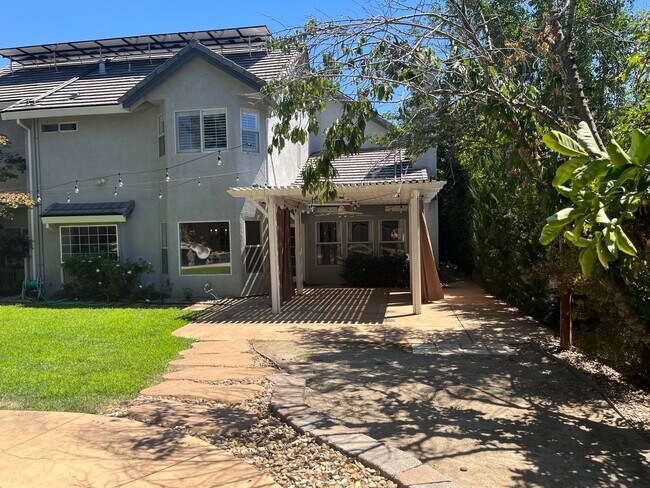 Foto del edificio - Beautiful home in Granite Bay