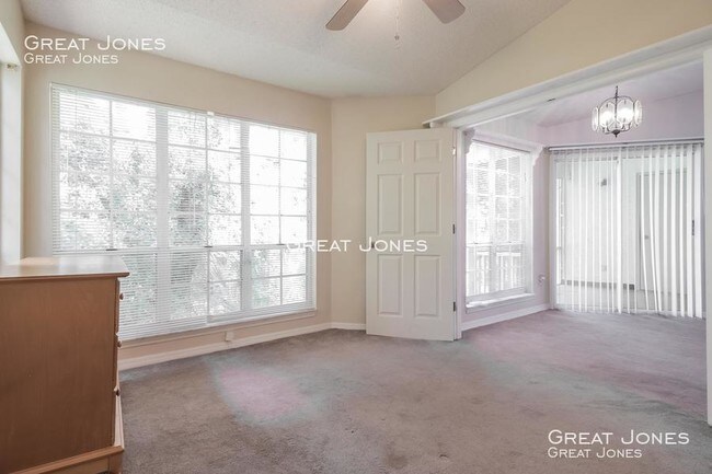 Foto del edificio - 4676 Sussex Terrace