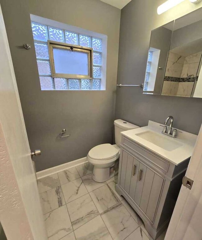 Foto del edificio - 8942 S Cornell Ave