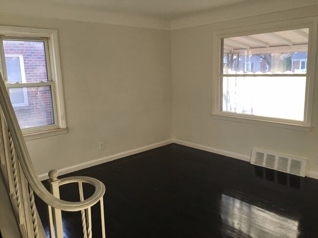 Foto del edificio - Spacious Royal Oak Bungalow