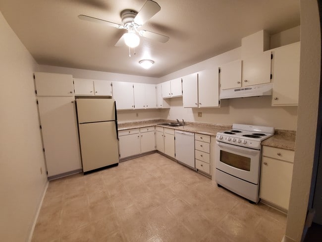 Kitchen - 13 Monte Vista Dr