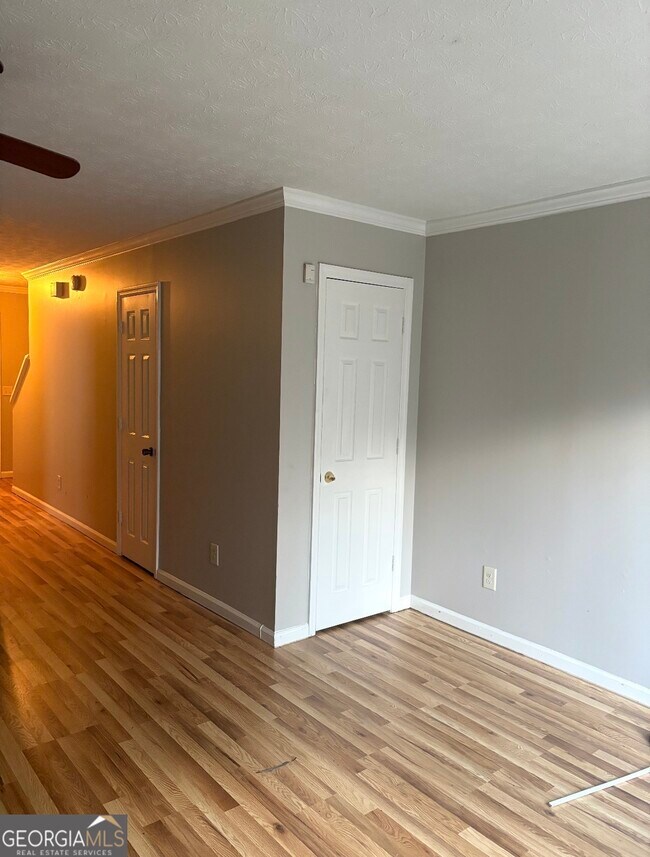 Building Photo - 2059 Charter Ln