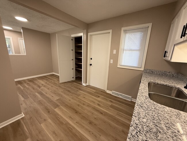 Foto del edificio - 8514 W 9th St N