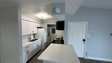 Building Photo - 9550 Deering Dr