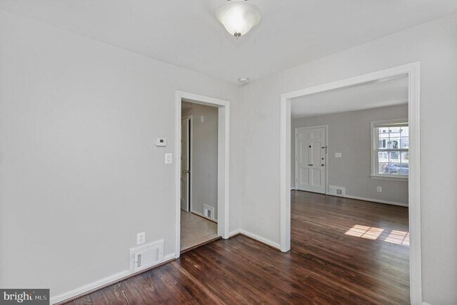 Building Photo - 2707 Jefferson Dr