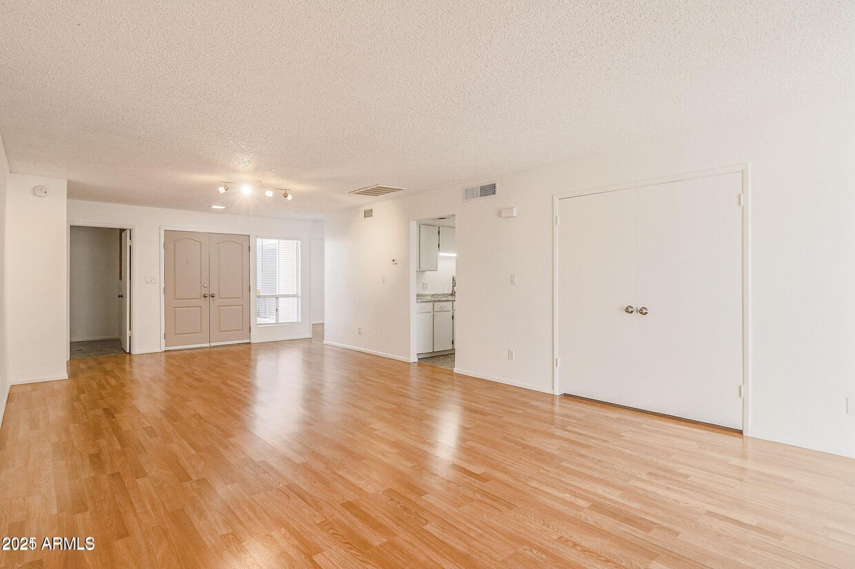Primary Photo - 4346 N 19th Dr