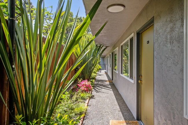 Building Photo - 45 Randwick Ave