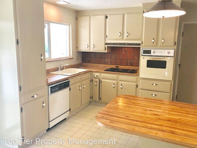Building Photo - 4 br, 2 bath House - 100 Hardie Drive