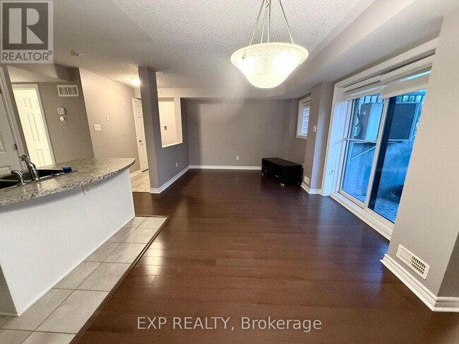 Building Photo - 105 Bluestone Private