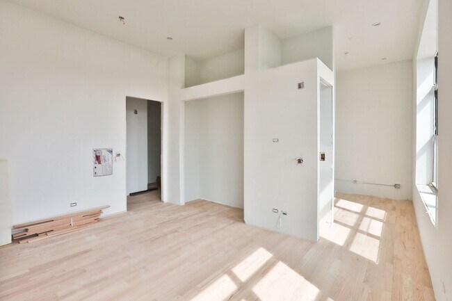 Foto del edificio - Brand New Jr 1 Bed in Wicker Park. 12' Cei...