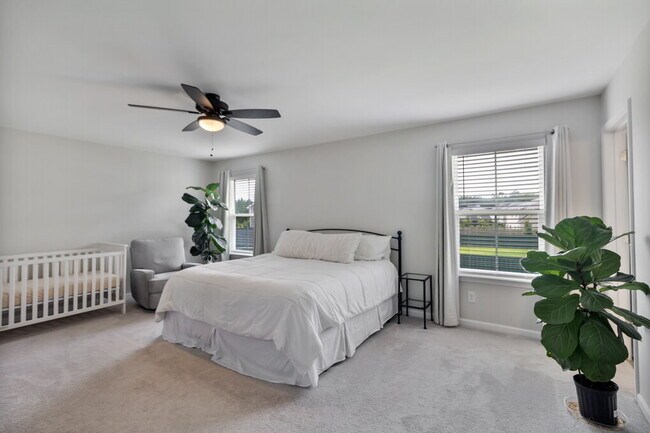 Foto del edificio - Lovely 4 Bedroom, 2 bath home in The Commons, Richmond Hill