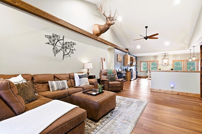 Foto del edificio - 27660 Pine Dr