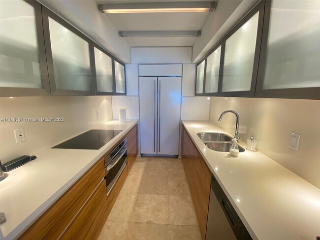 Building Photo - 166 Harbor Dr