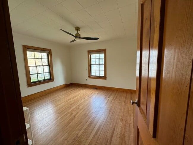 Building Photo - Cute 3 Bedroom 1 Bathroom 1 Car Garage home!!