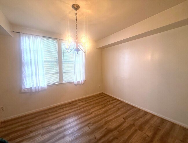 Building Photo - 20317 Beaconfield Ter