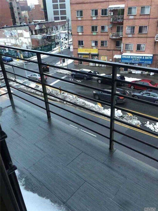 Foto del edificio - 41-38 College Point Blvd