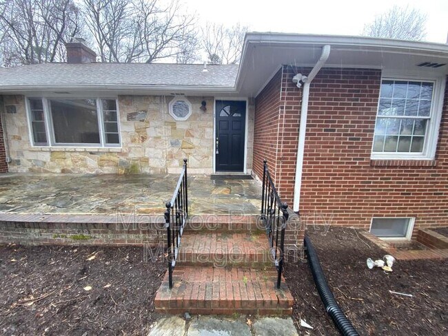 Foto del edificio - 265 Butler Rd